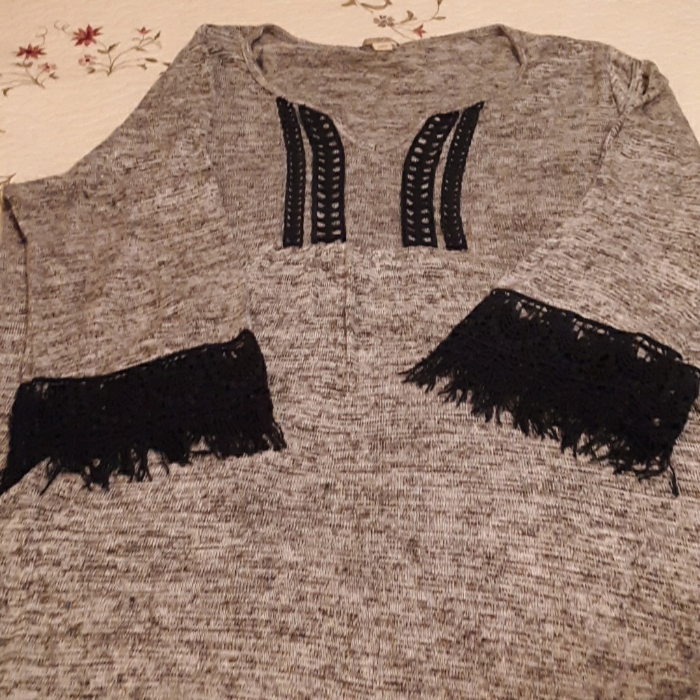Black/grey long sleeved sweater